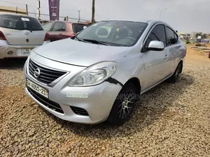 Nissan Versa 2015 Silver