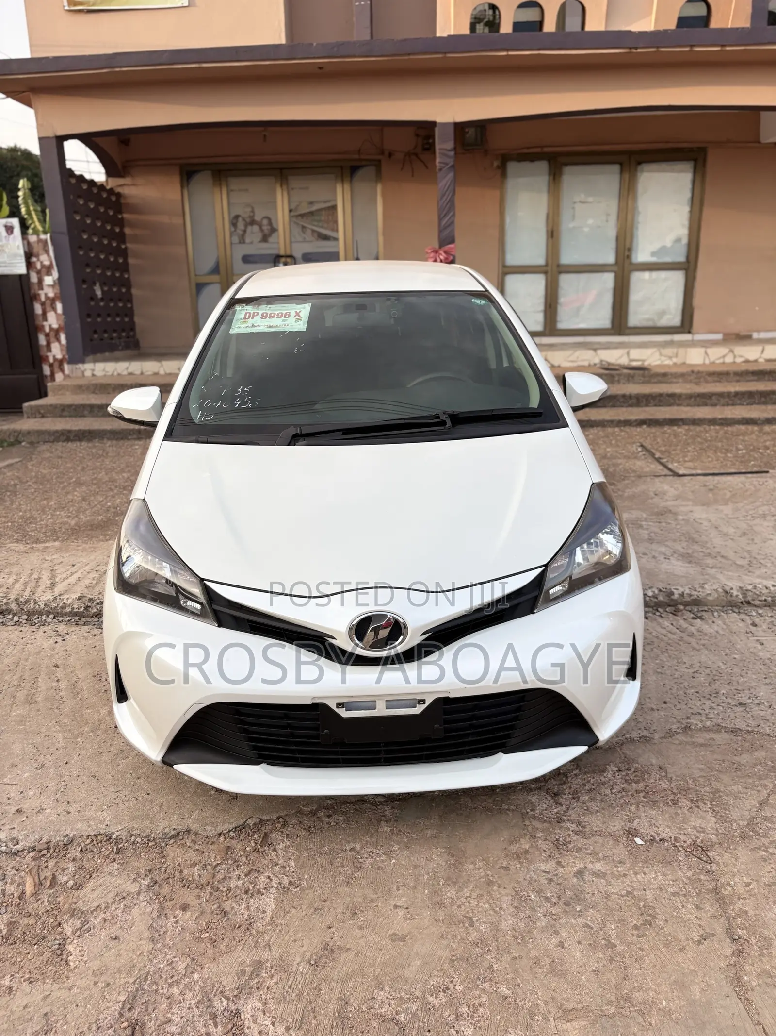 Toyota Vitz 1.3 AWD 5dr 2015 White