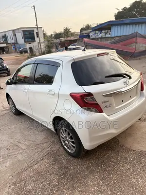 Toyota Vitz 1.3 AWD 5dr 2015 White