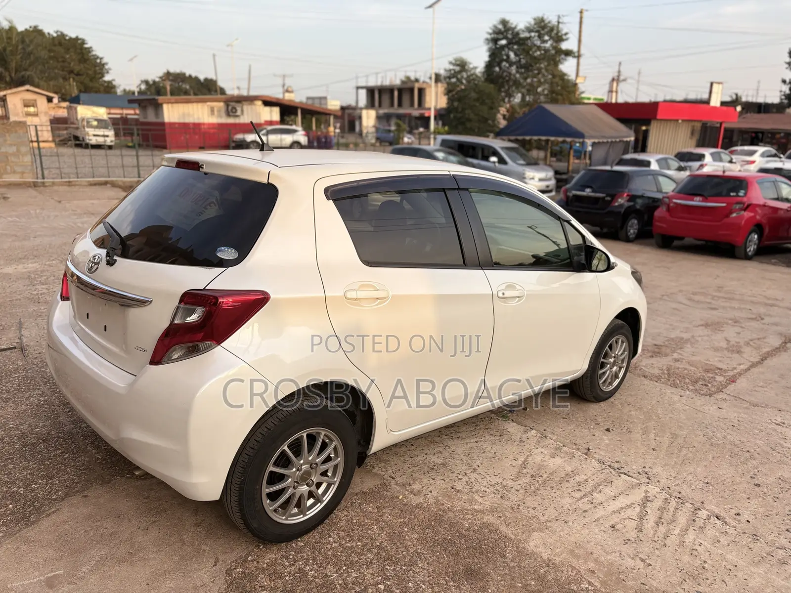 Toyota Vitz 1.3 AWD 5dr 2015 White