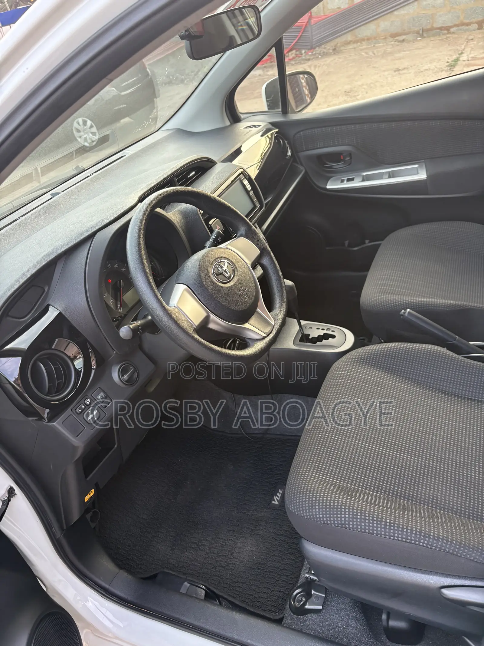 Toyota Vitz 1.3 AWD 5dr 2015 White