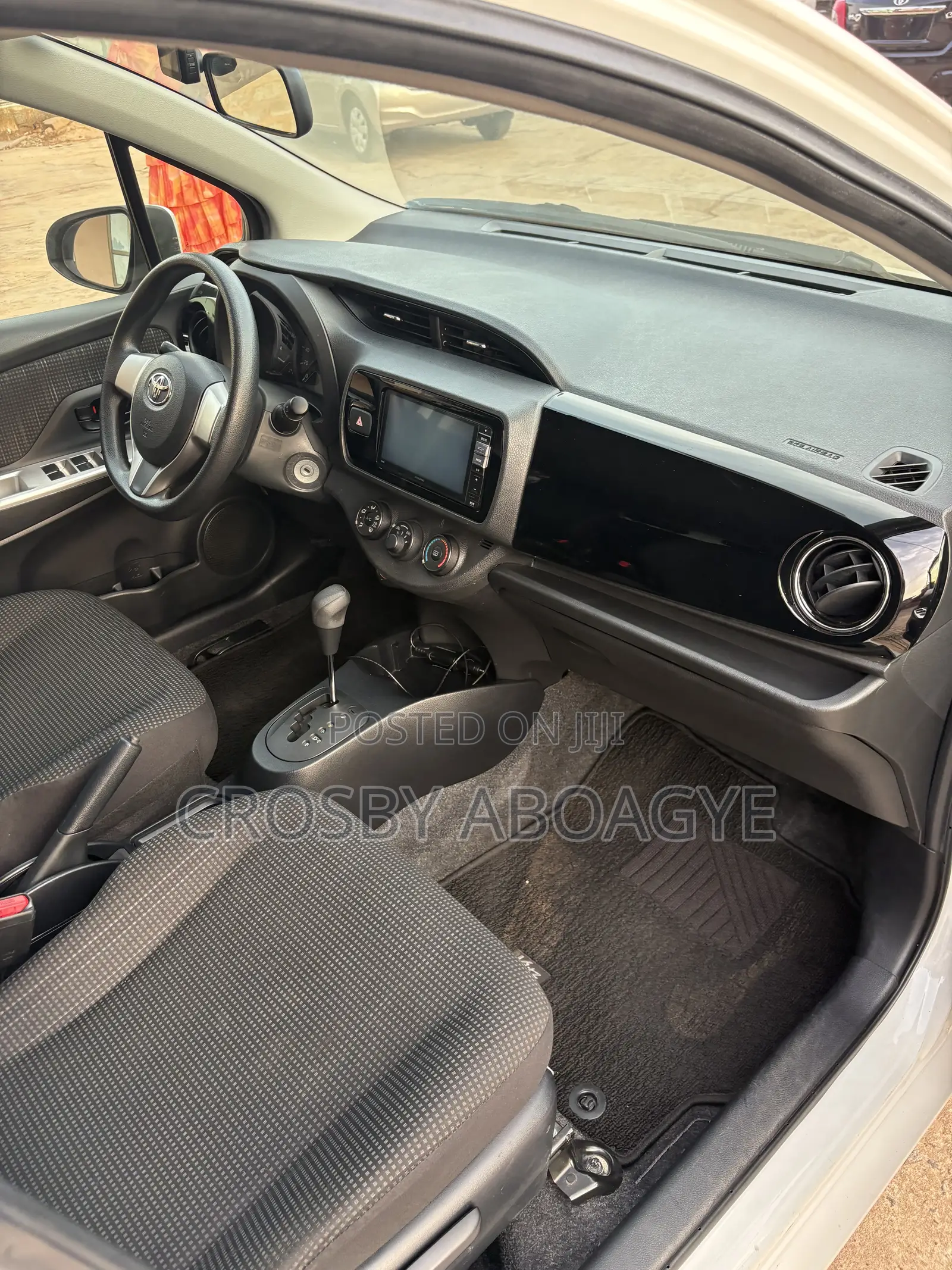 Toyota Vitz 1.3 AWD 5dr 2015 White