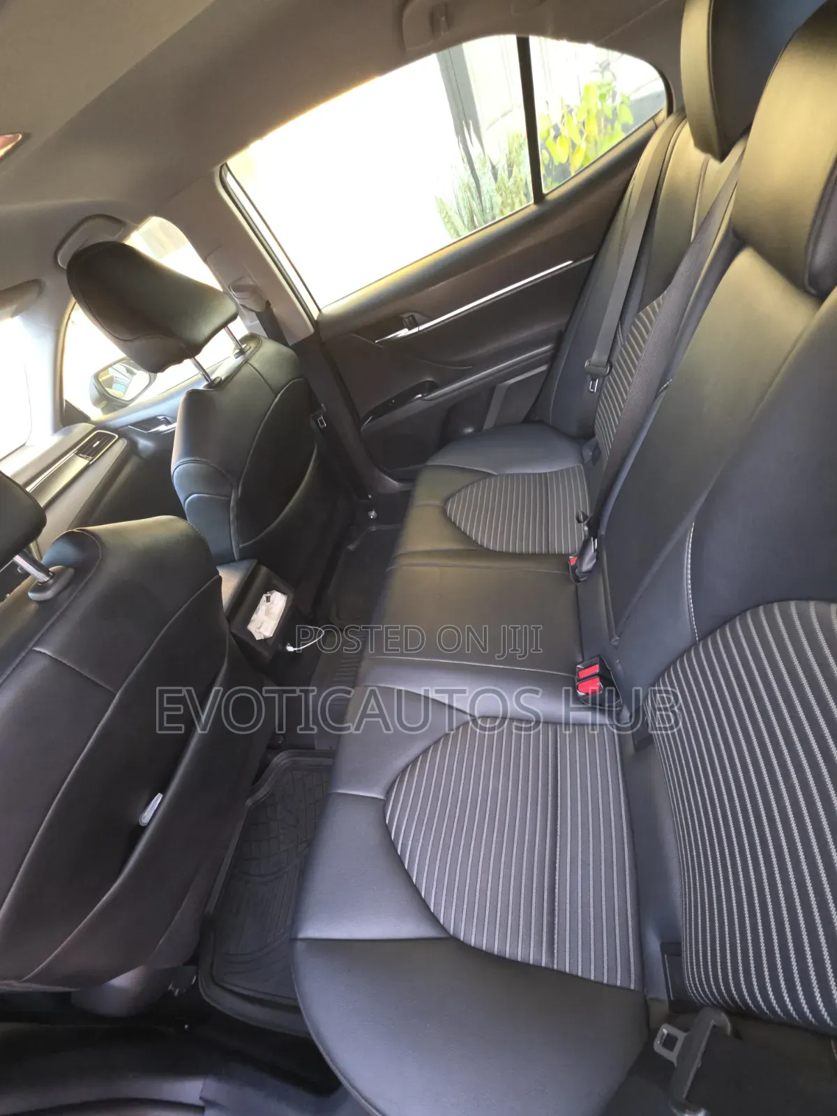 Toyota Camry SE FWD 2020 White