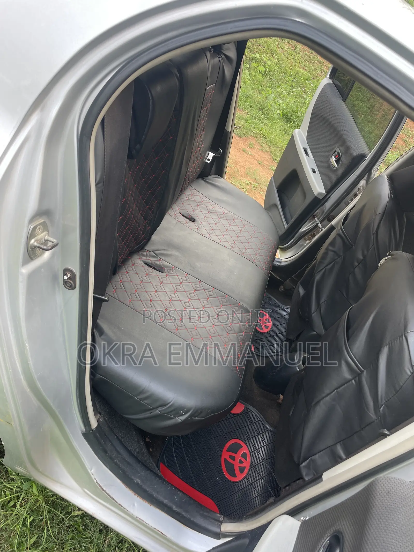 Toyota Vitz 2010 Silver