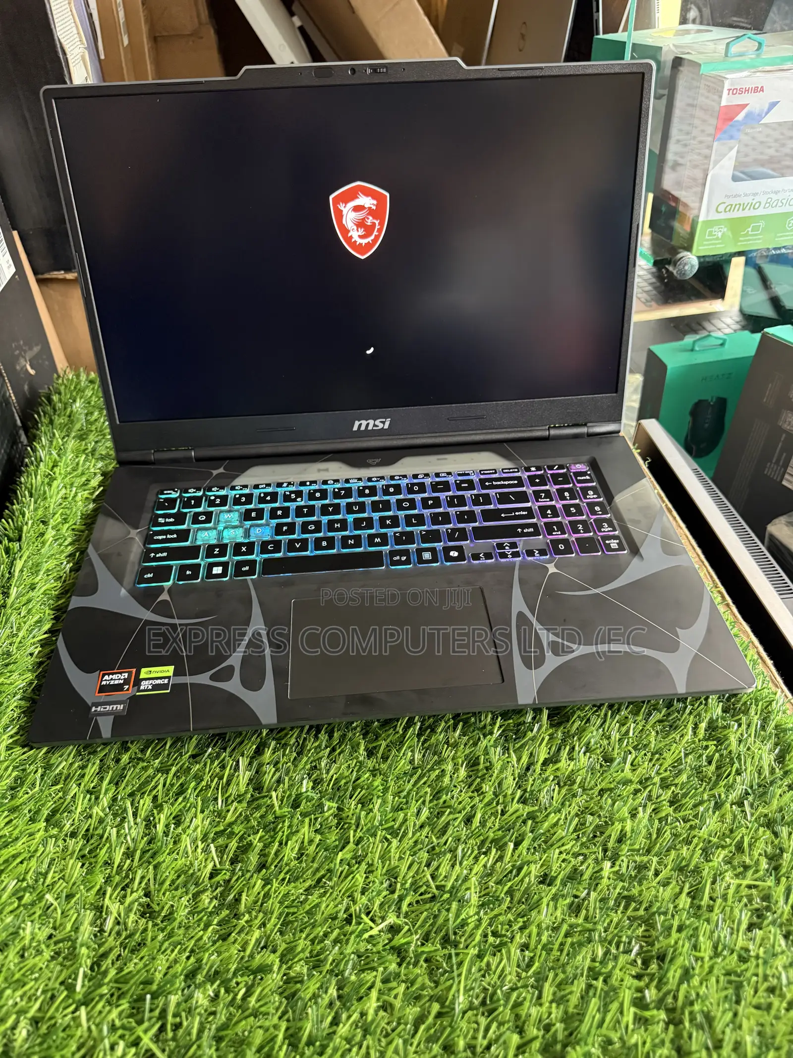 Laptop MSI Cyborg 15 24GB AMD Ryzen 7 SSD 1T