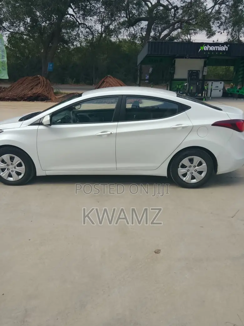 Hyundai Elantra Limited Sedan FWD (1.8L 4cyl 6A) 2016 White