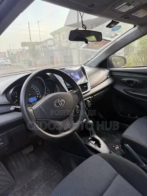 Toyota Yaris L Hatchback 5dr 2018 Burgundy