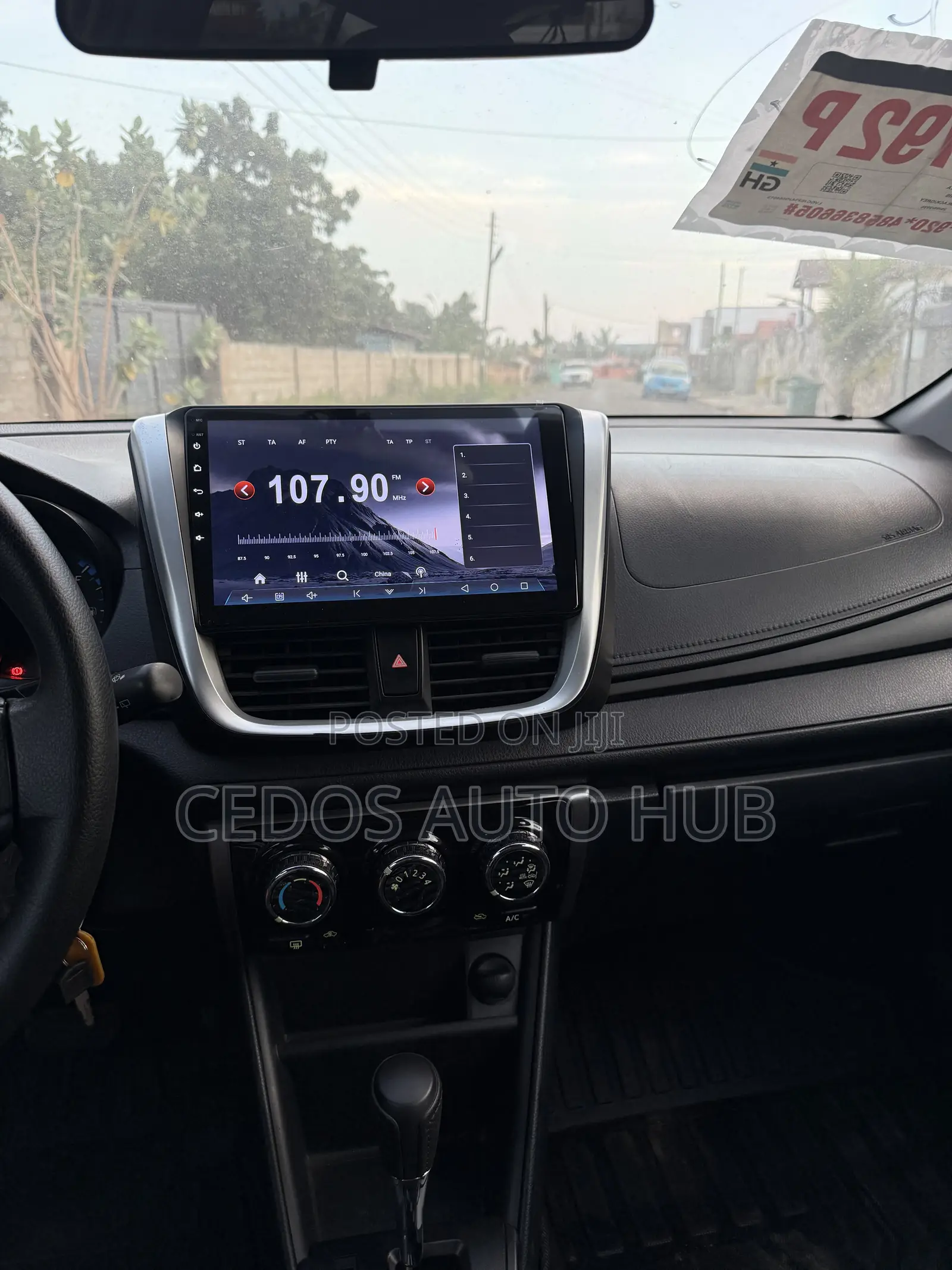 Toyota Yaris L Hatchback 5dr 2018 Burgundy