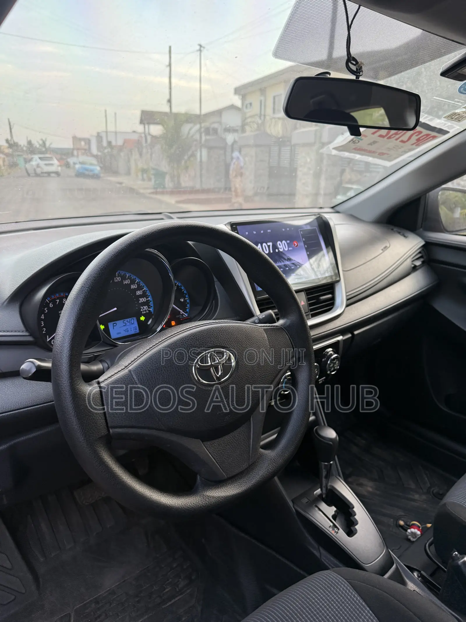 Toyota Yaris L Hatchback 5dr 2018 Burgundy
