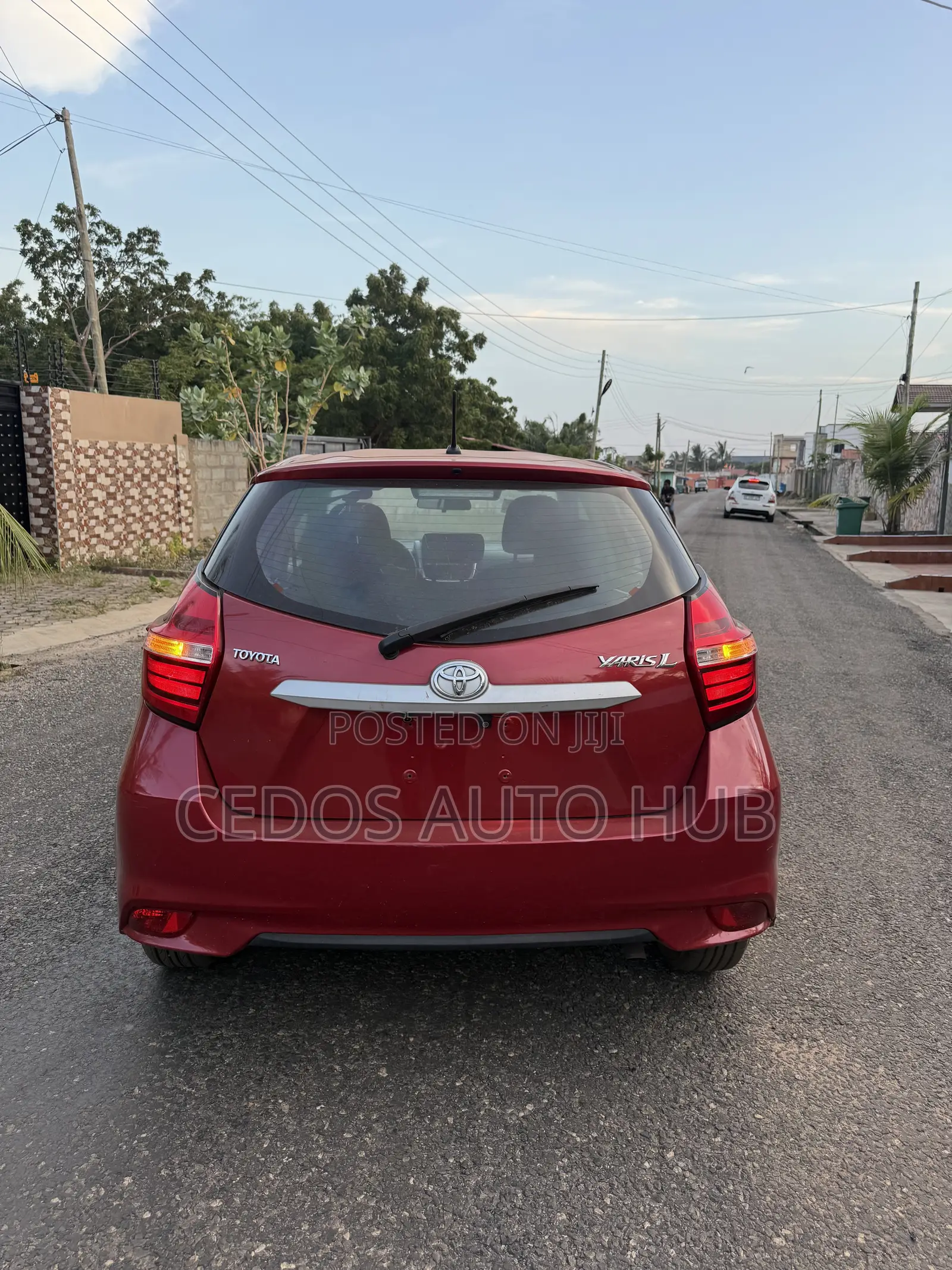 Toyota Yaris L Hatchback 5dr 2018 Burgundy