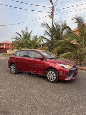 Toyota Yaris L Hatchback 5dr 2018 Burgundy