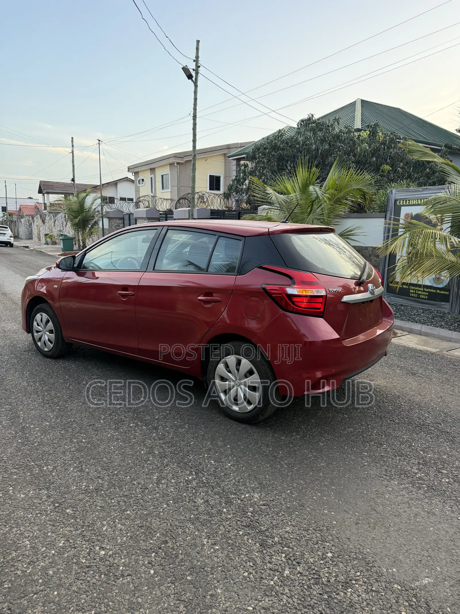 Toyota Yaris L Hatchback 5dr 2018 Burgundy