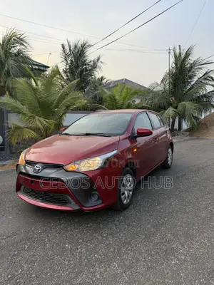 Toyota Yaris L Hatchback 5dr 2018 Burgundy