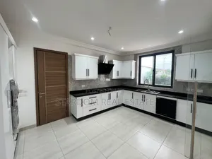 4bdrm Duplex in East Legon, American House for rent