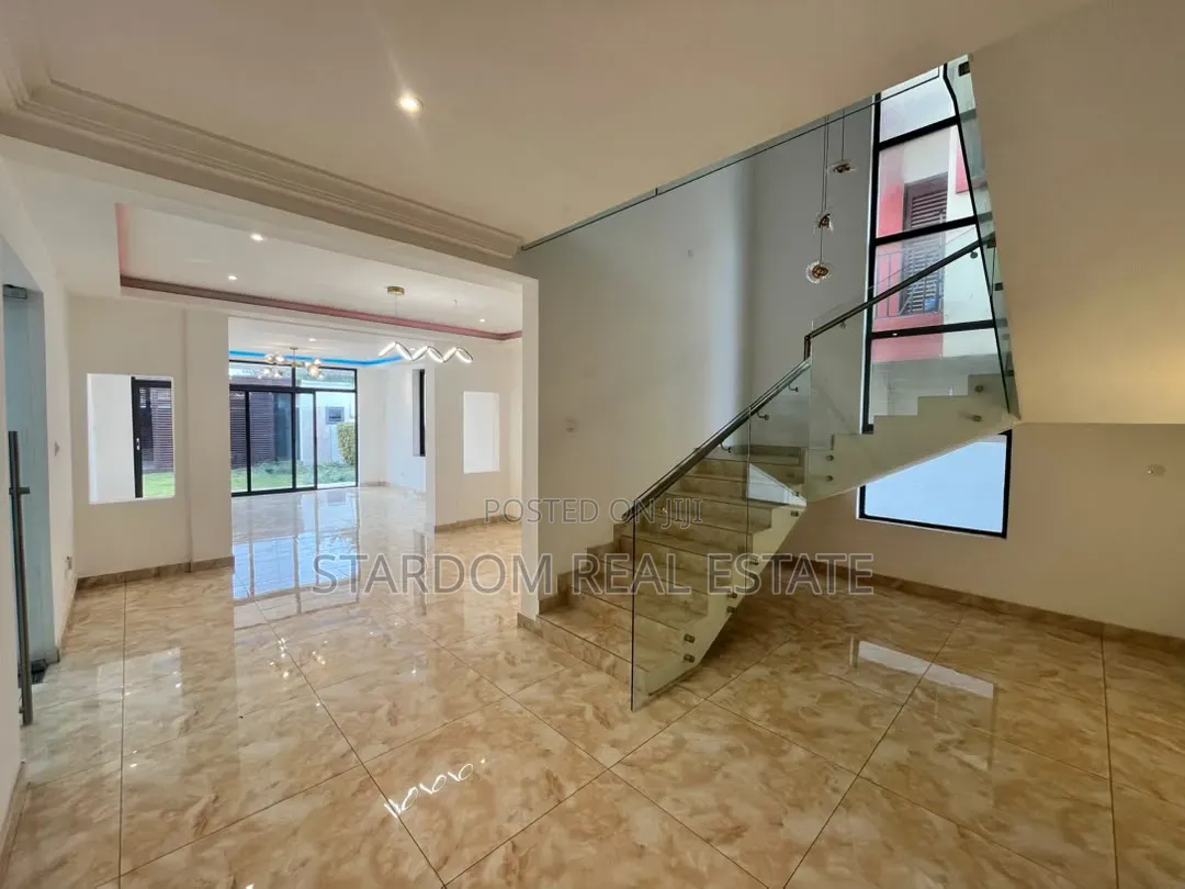 4bdrm Duplex in East Legon, American House for rent