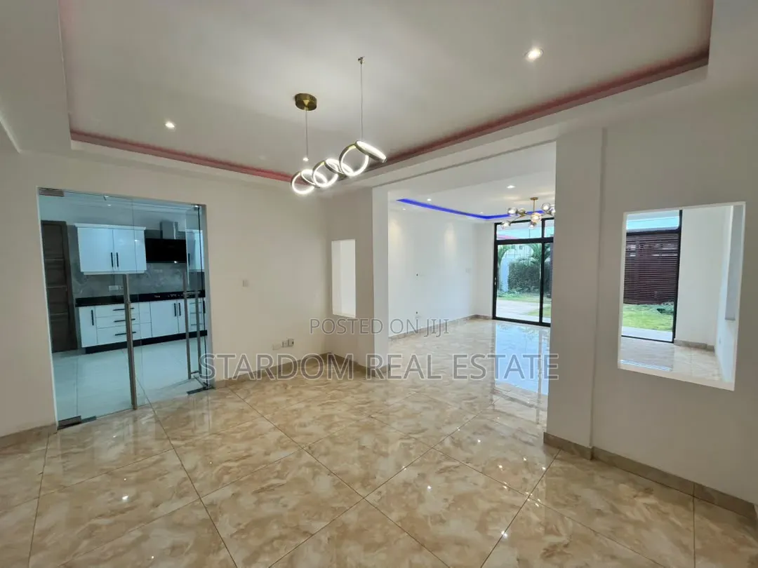 4bdrm Duplex in East Legon, American House for rent