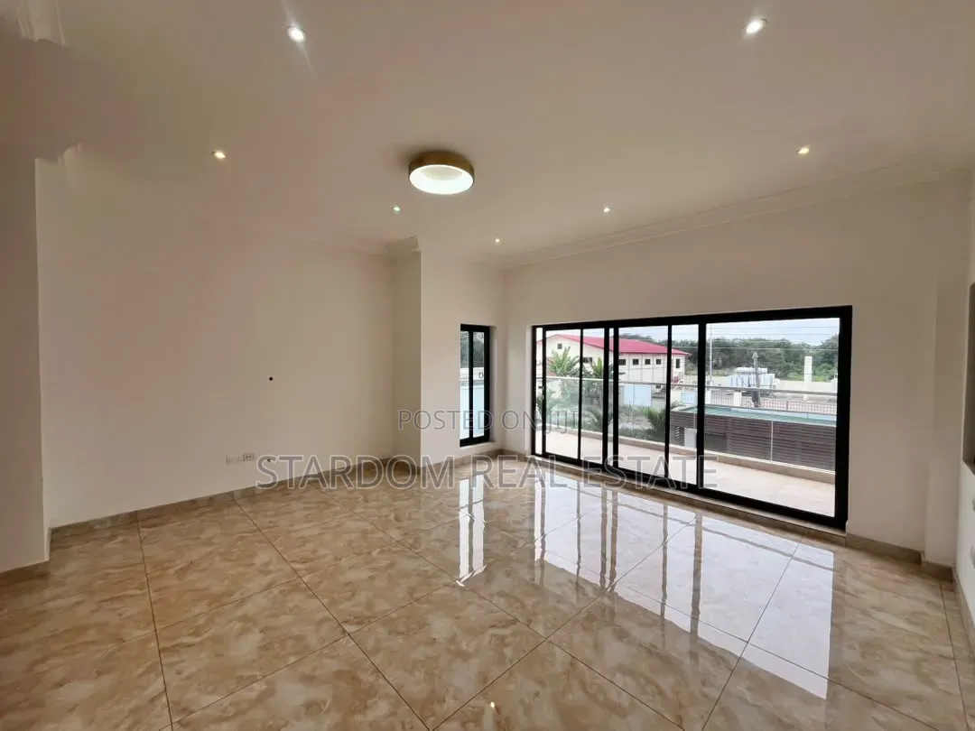 4bdrm Duplex in East Legon, American House for rent