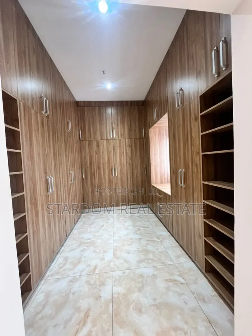 4bdrm Duplex in East Legon, American House for rent