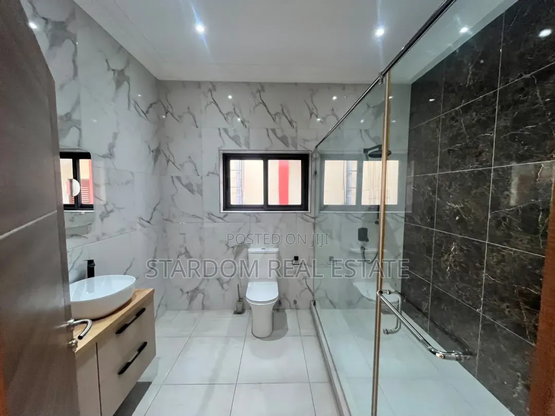 4bdrm Duplex in East Legon, American House for rent