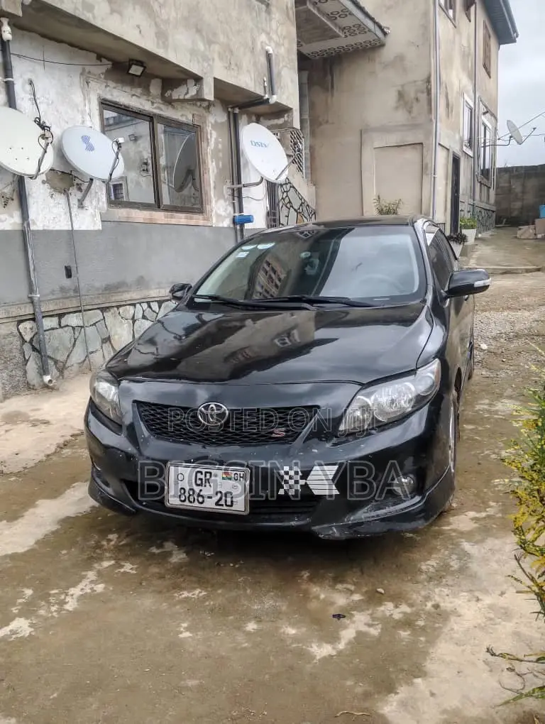 Toyota Corolla Base 4dr Sedan (1.8L 4cyl 5M) 2010 Black