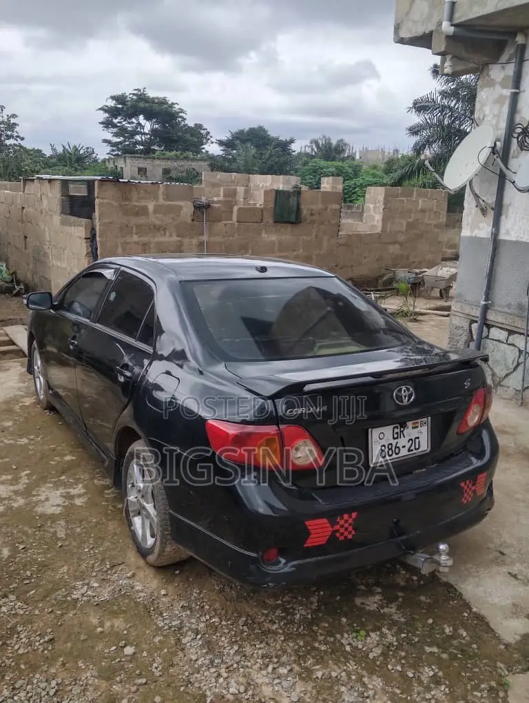 Toyota Corolla Base 4dr Sedan (1.8L 4cyl 5M) 2010 Black