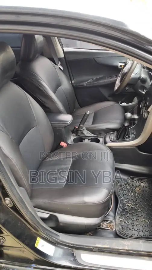 Toyota Corolla Base 4dr Sedan (1.8L 4cyl 5M) 2010 Black