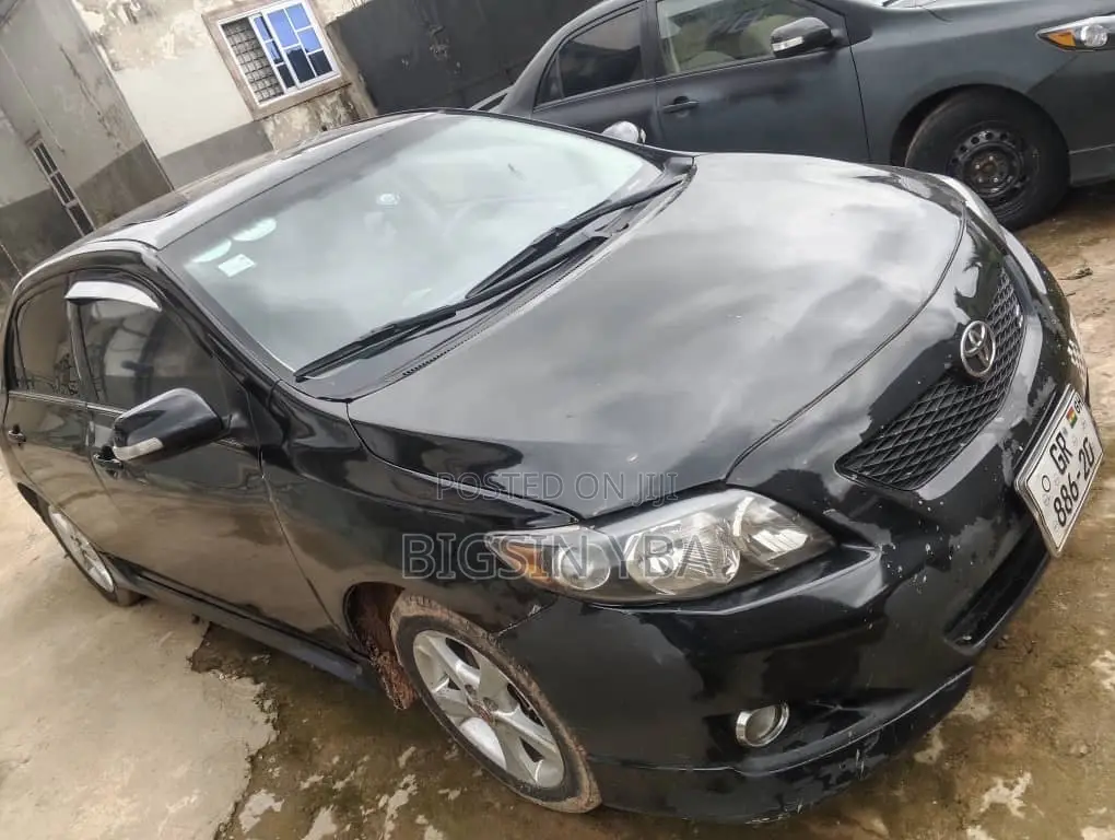 Toyota Corolla Base 4dr Sedan (1.8L 4cyl 5M) 2010 Black