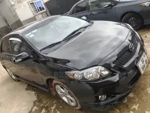 Toyota Corolla Base 4dr Sedan (1.8L 4cyl 5M) 2010 Black