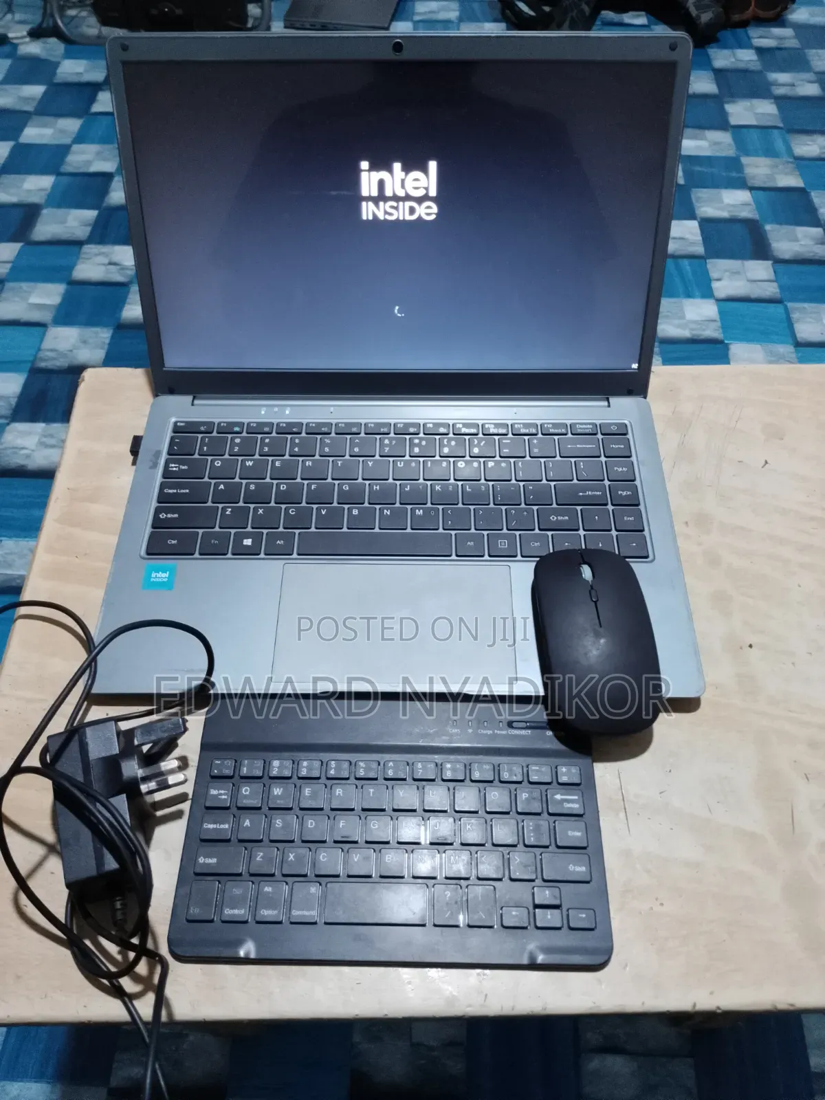 Laptop 4GB Intel SSD 128GB