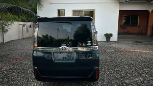Toyota Voxy V 2WD 7-Seater 2014