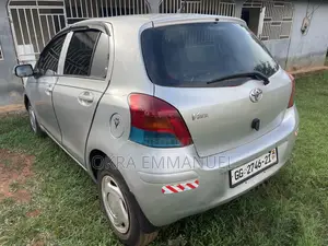 Toyota Vitz 2010 Silver