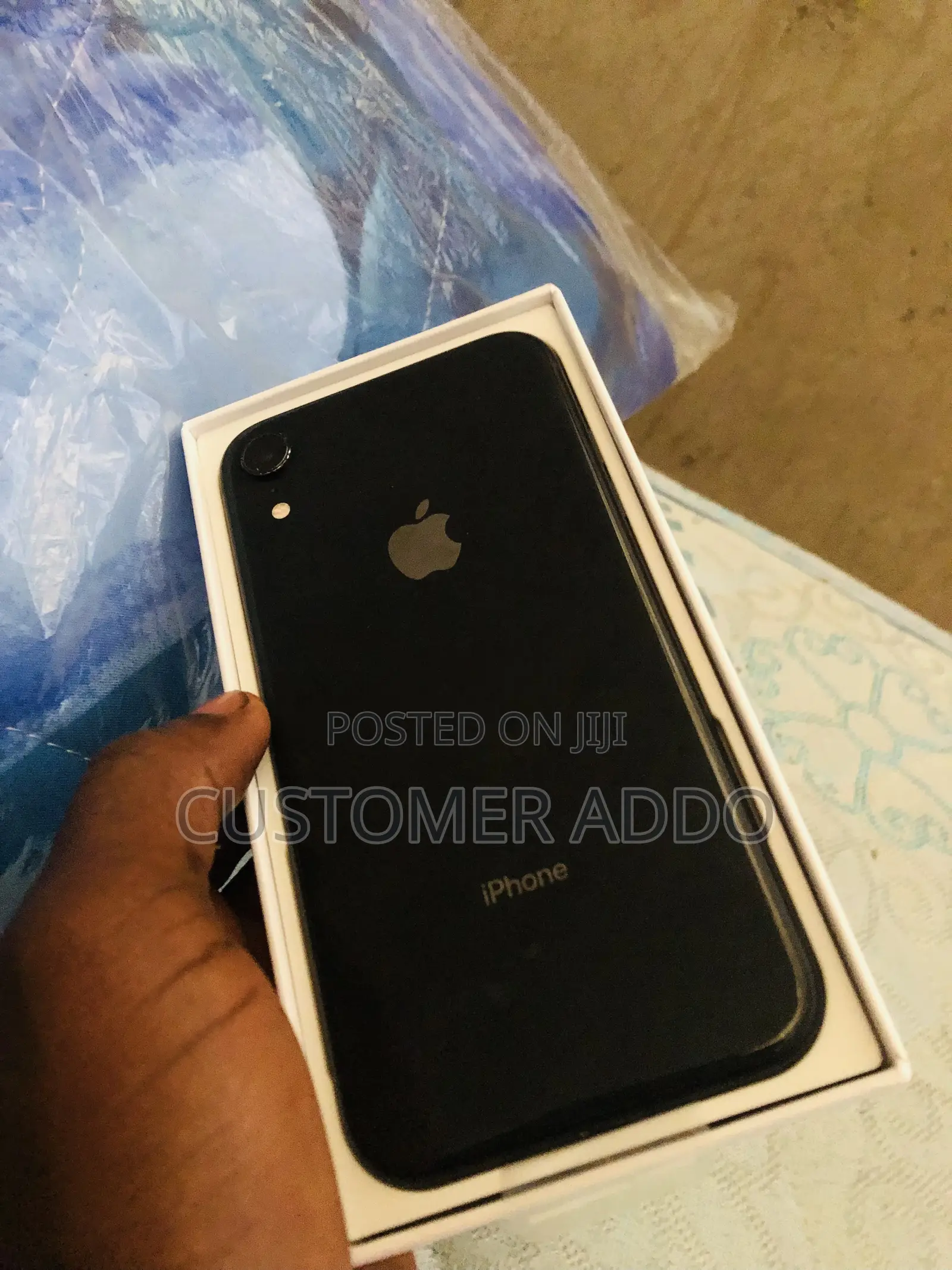 New Apple iPhone XR 64 GB Gold