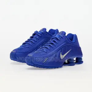 Nike Shox R4 Sneakers