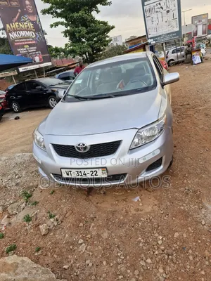 Toyota Corolla LE 4dr Sedan (1.8L 4cyl 4A) 2010 Silver