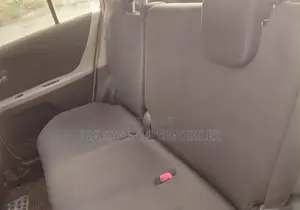 Toyota Vitz 2010 Silver