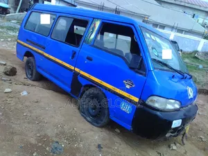 Hyundai H-100 2004 Blue