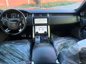 Land Rover Range Rover Vogue 2022 Black