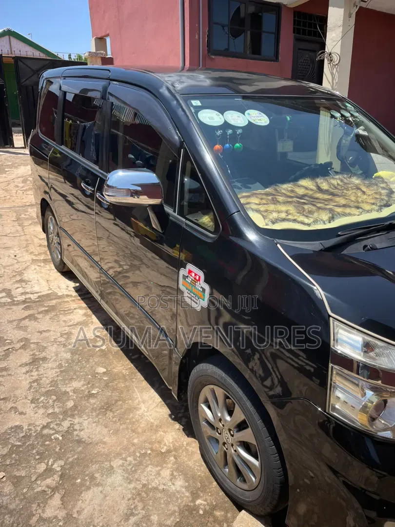 Toyota Voxy V 2WD 8-Seater 2013 Black