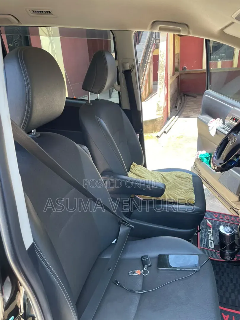 Toyota Voxy V 2WD 8-Seater 2013 Black