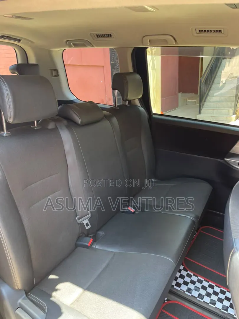 Toyota Voxy V 2WD 8-Seater 2013 Black