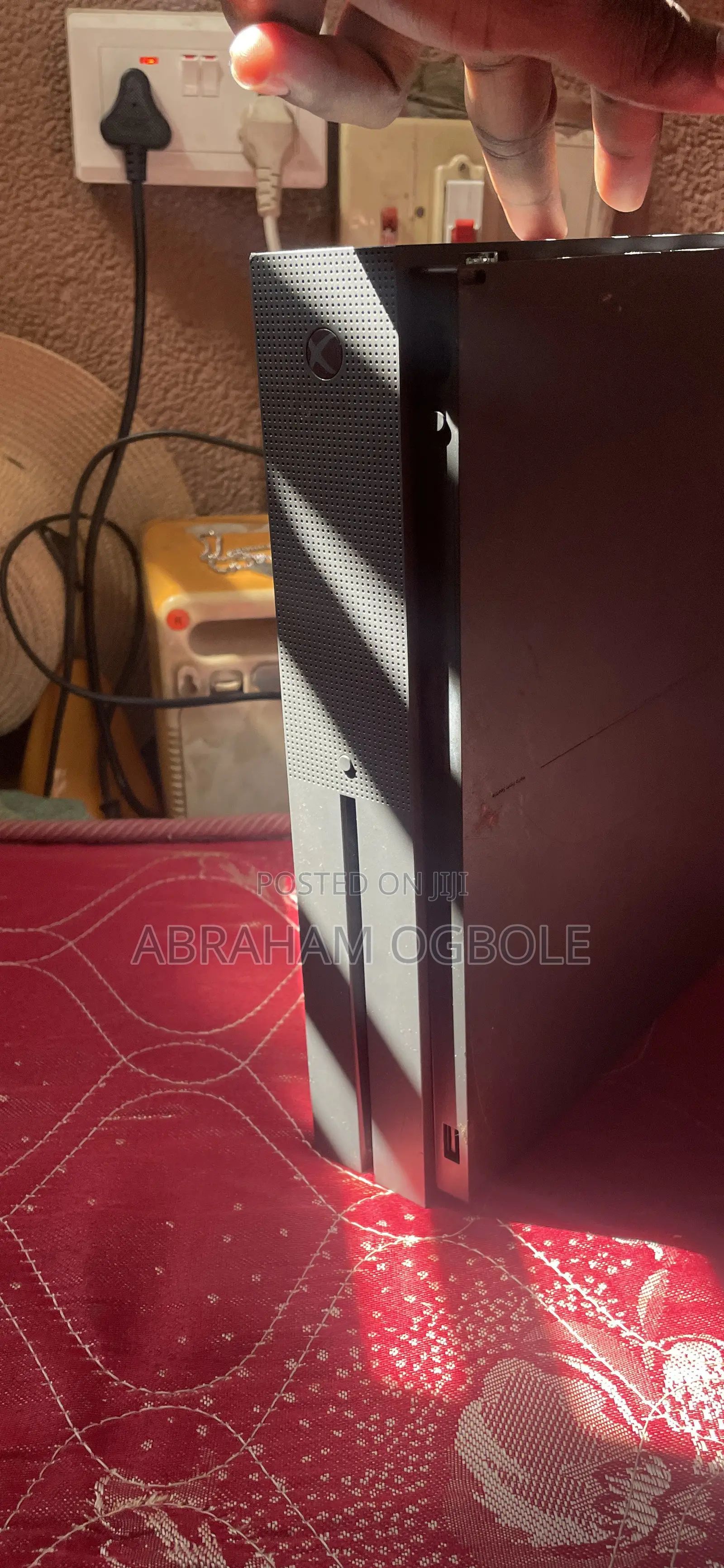 Xbox One S 500gb With One Game