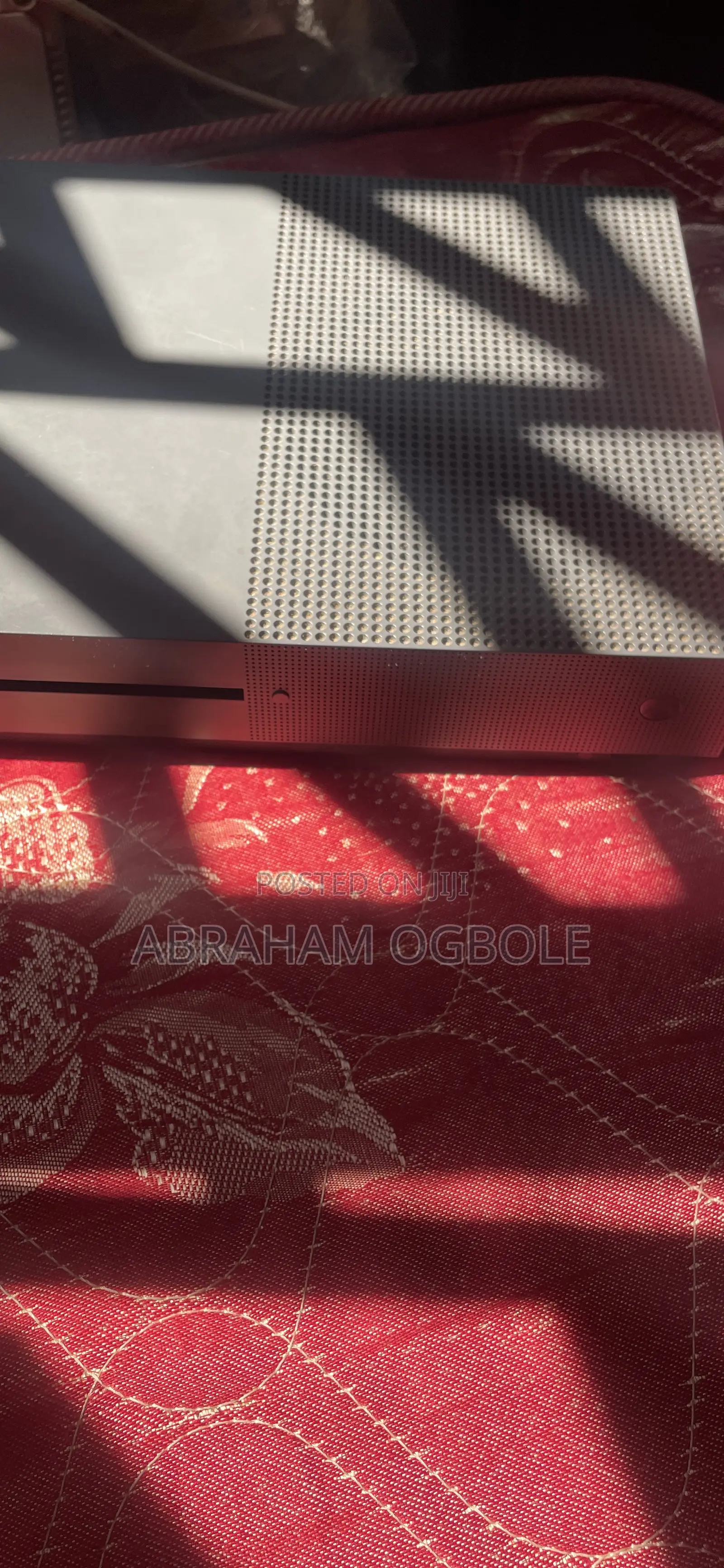 Xbox One S 500gb With One Game