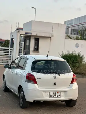 Toyota Vitz 2010 White