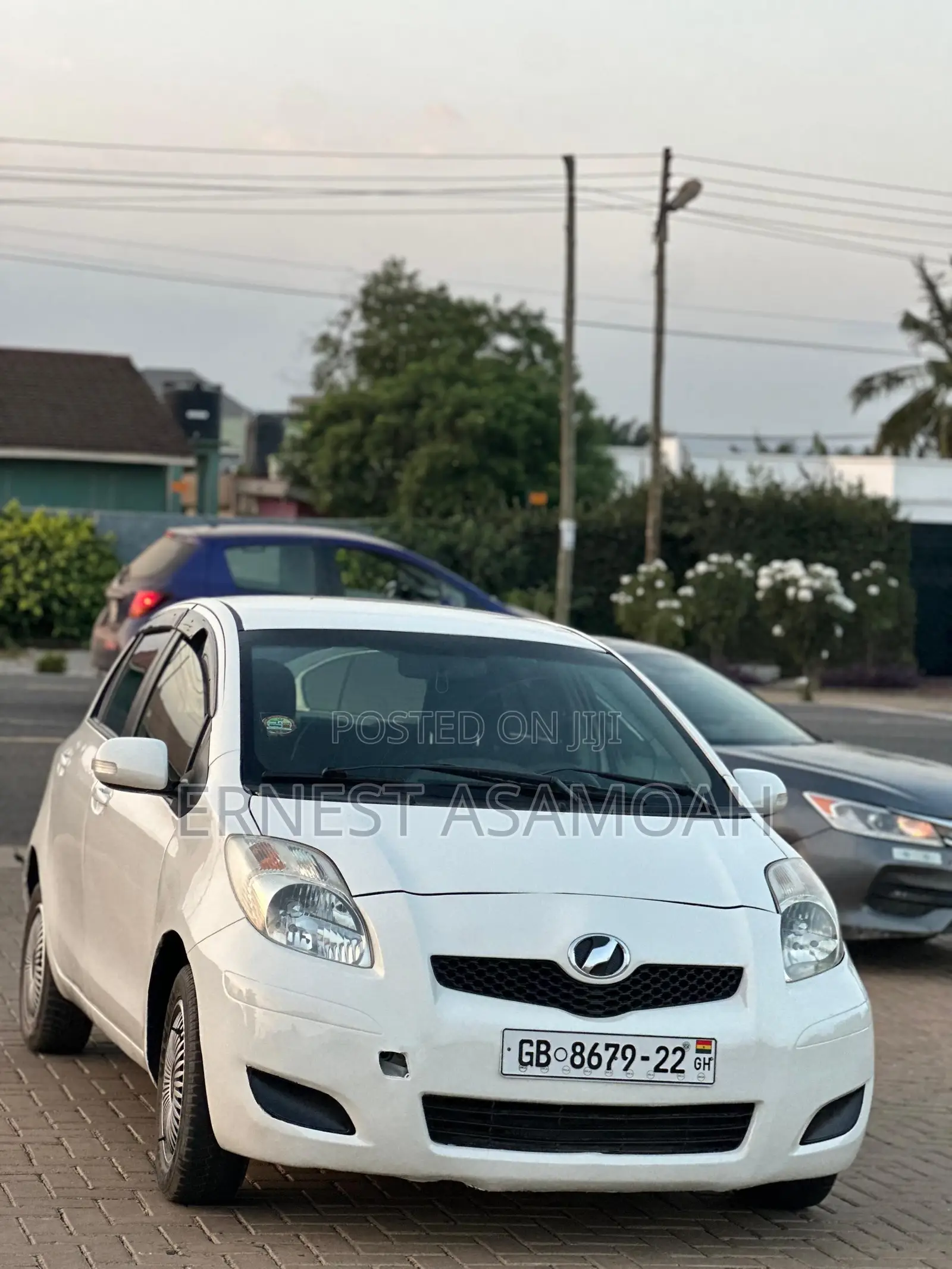 Toyota Vitz 2010 White