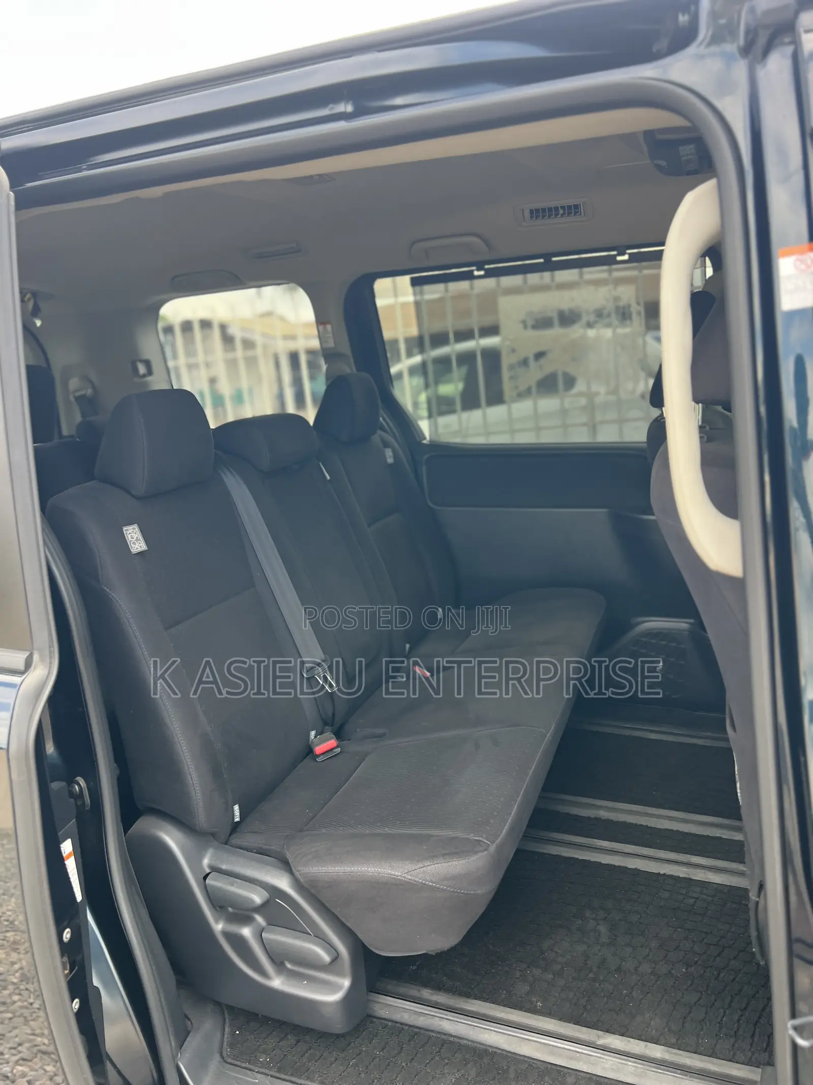 Toyota Voxy X 4WD 8-Seater 2015 White