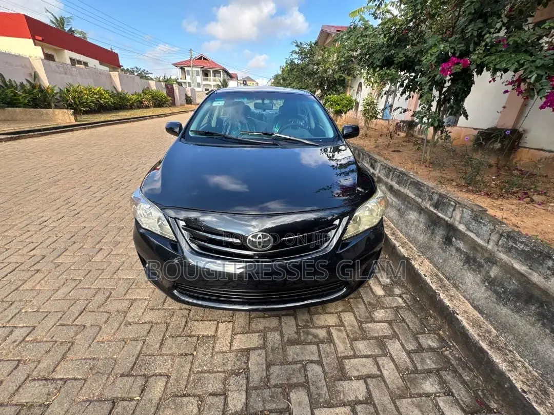 Toyota Corolla LE Special Edition 4dr Sedan (1.8L 4cyl 4A) 2013 Black