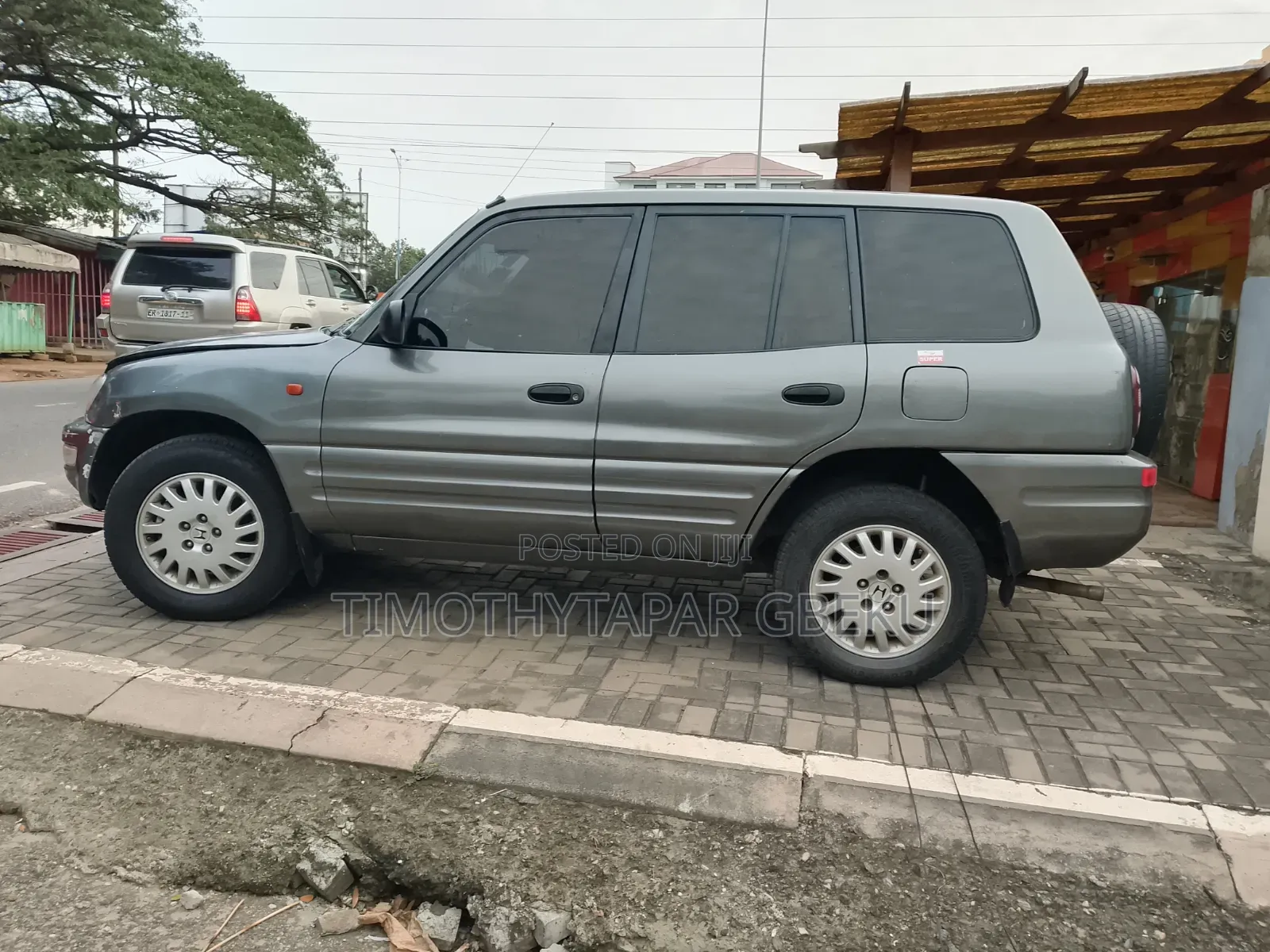 Toyota RAV4 Base 4x4 1997 Gray
