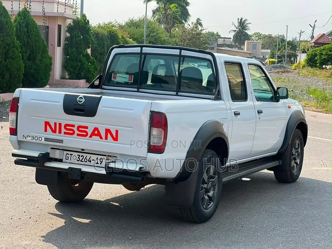 Nissan Hardbody 2019 White