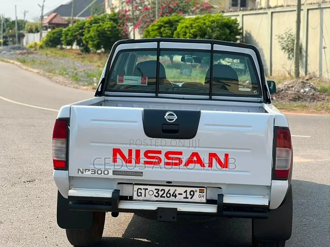 Nissan Hardbody 2019 White