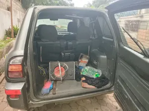 Toyota RAV4 Base 4x4 1997 Gray